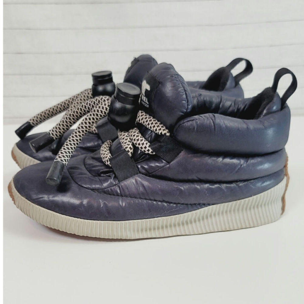 Sorel Out N About Puffy Lace Snow Boots in Navy Blue, sz 8.5